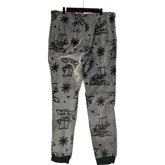 STAR WARS The Mandalorian Grogu Women's 2-Piece Plush Fleece Jogger Lounge Set - Picture 6 of 8